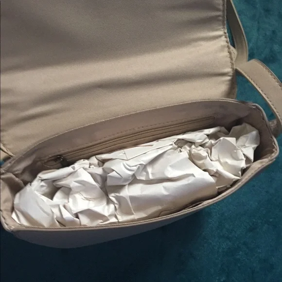 Universal Thread Tan Snakeskin Crossbody New - Picture 10 of 13